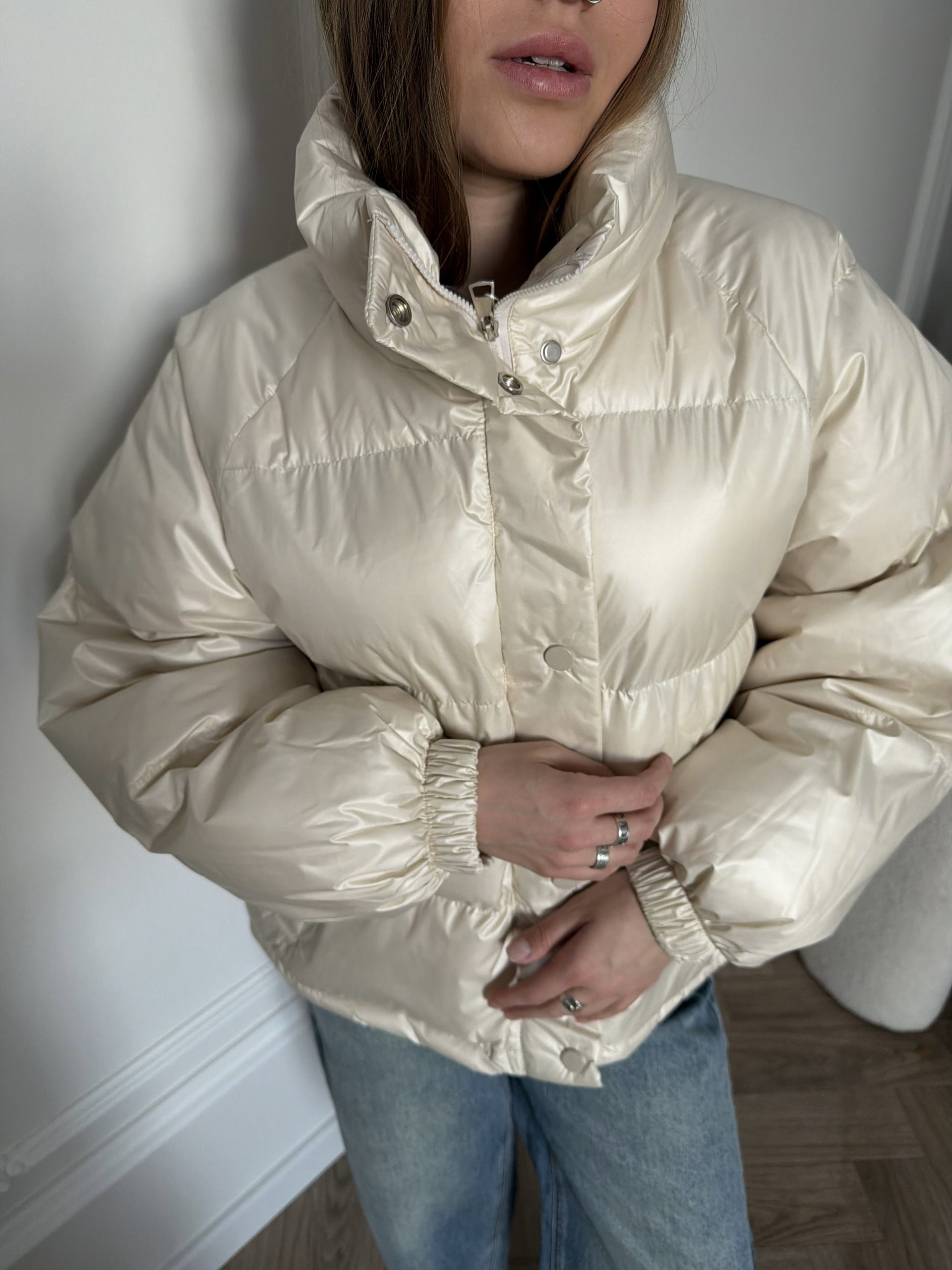Куртка весна молочная
