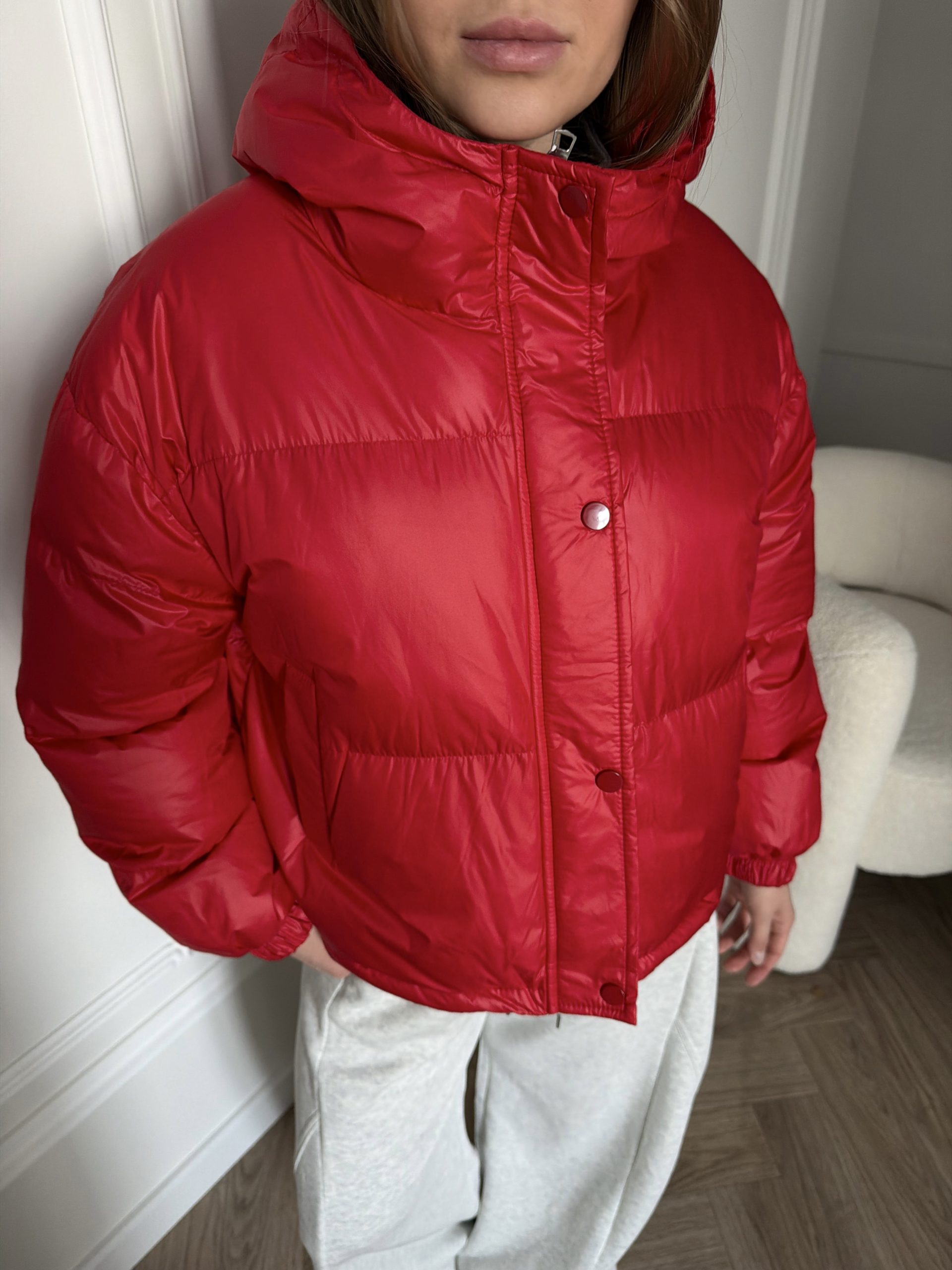 Куртка красная весна