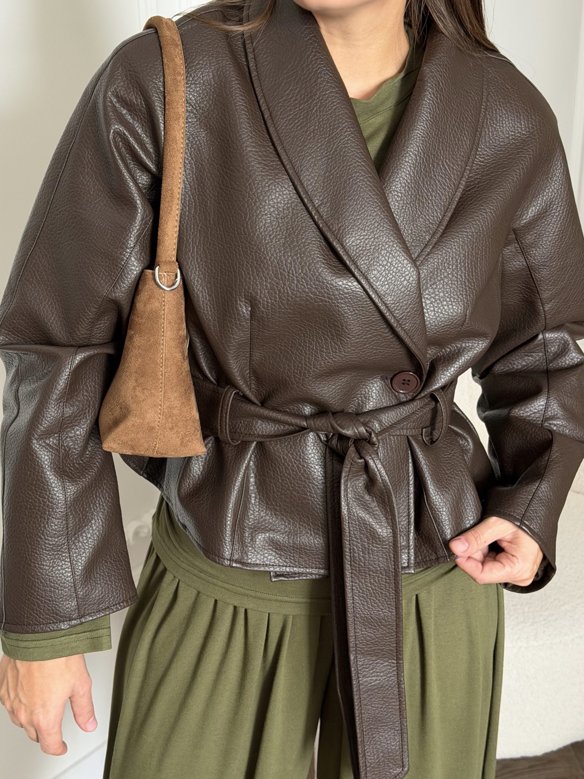 Кожаная куртка с поясом