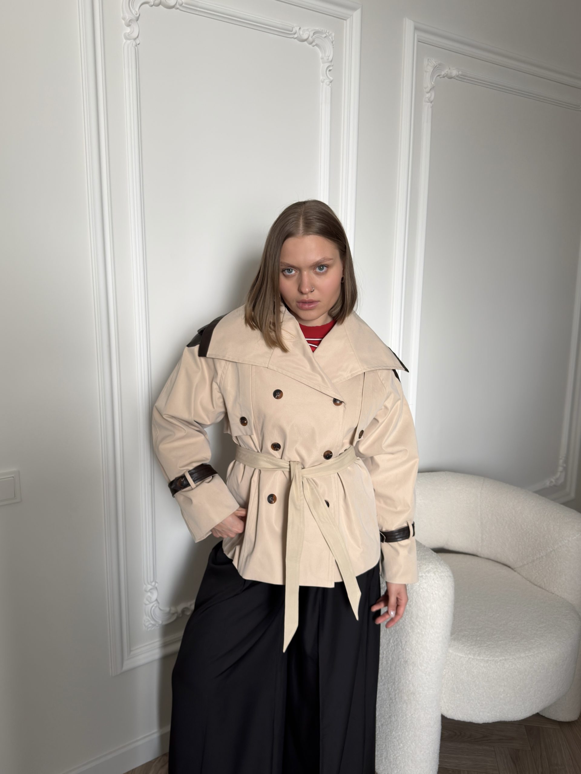 Тренч с кожаной вставкой