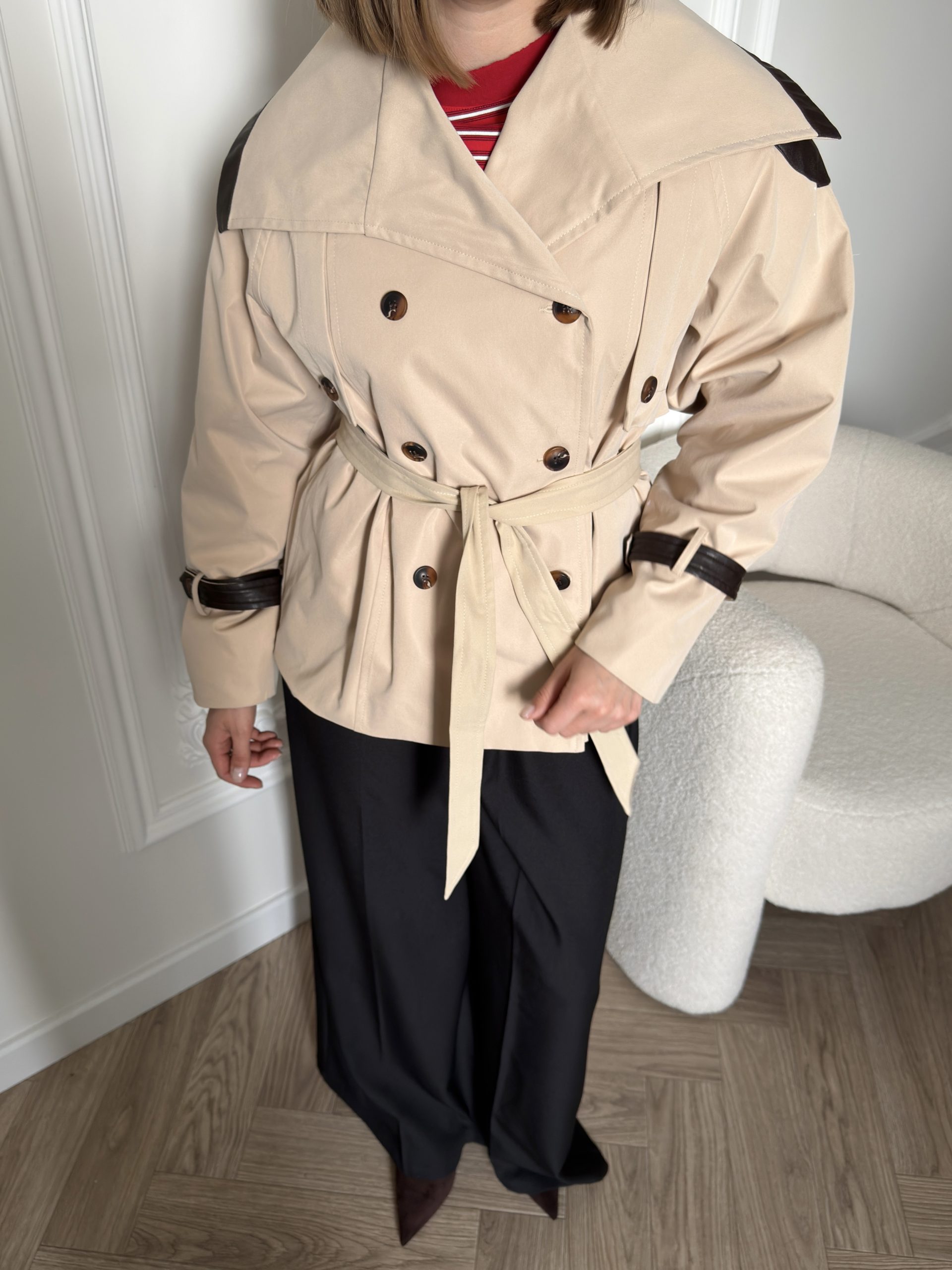 Тренч с кожаной вставкой