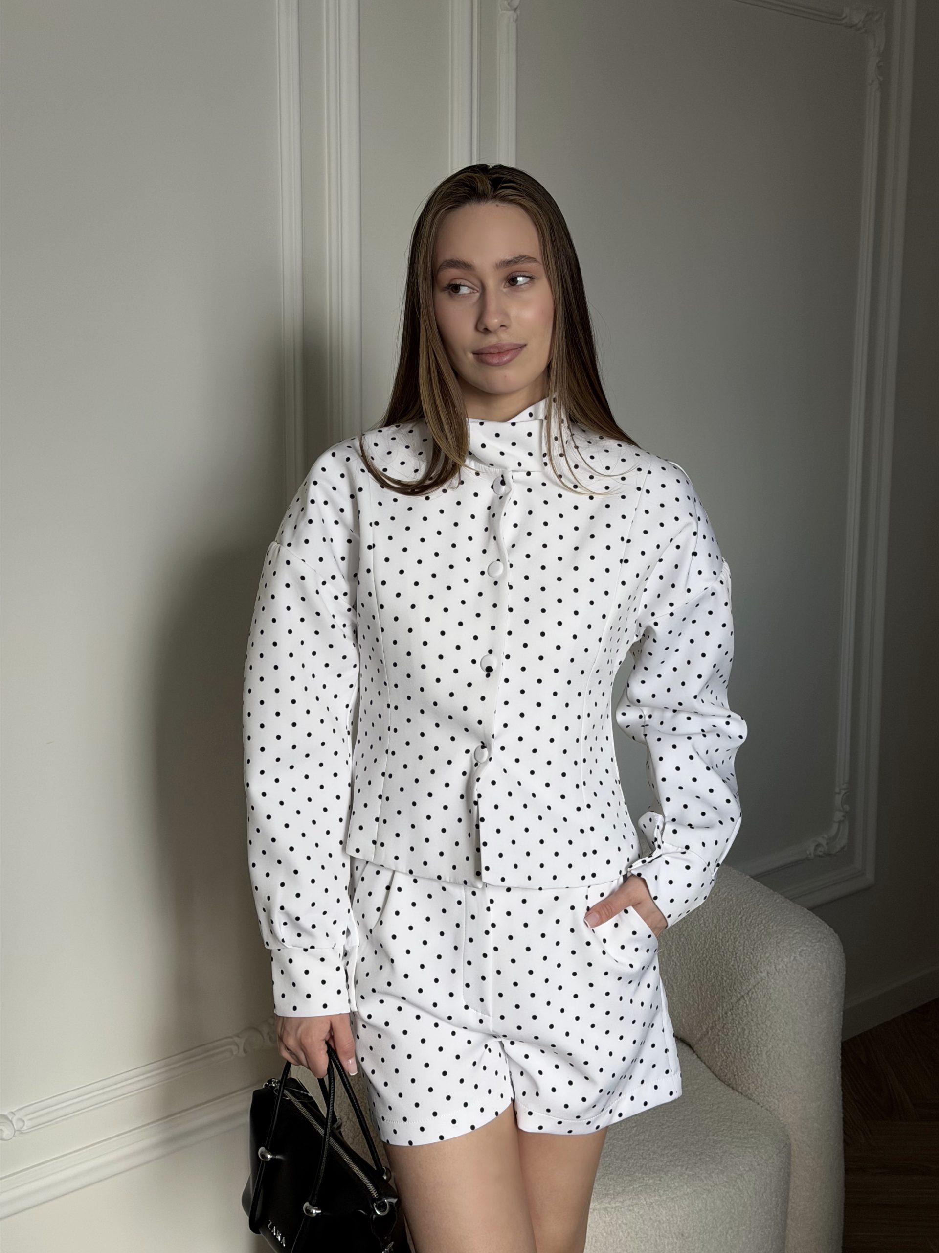 Костюм с шортами в горох